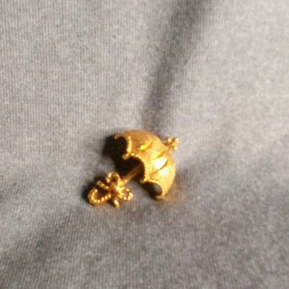 *GIFT* Vintage Detailed Gold Tone Umbrella Brooch / Pin - Picture 8 of 10